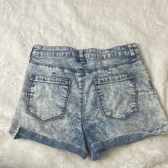 NOBO‎ High Rise Jean Shorts - Picture 2 of 3